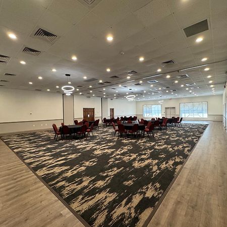 Clarion Inn & Suites Dothan South Bagian luar foto