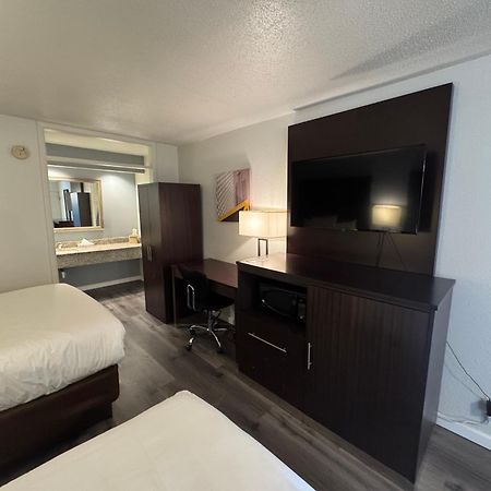 Clarion Inn & Suites Dothan South Bagian luar foto