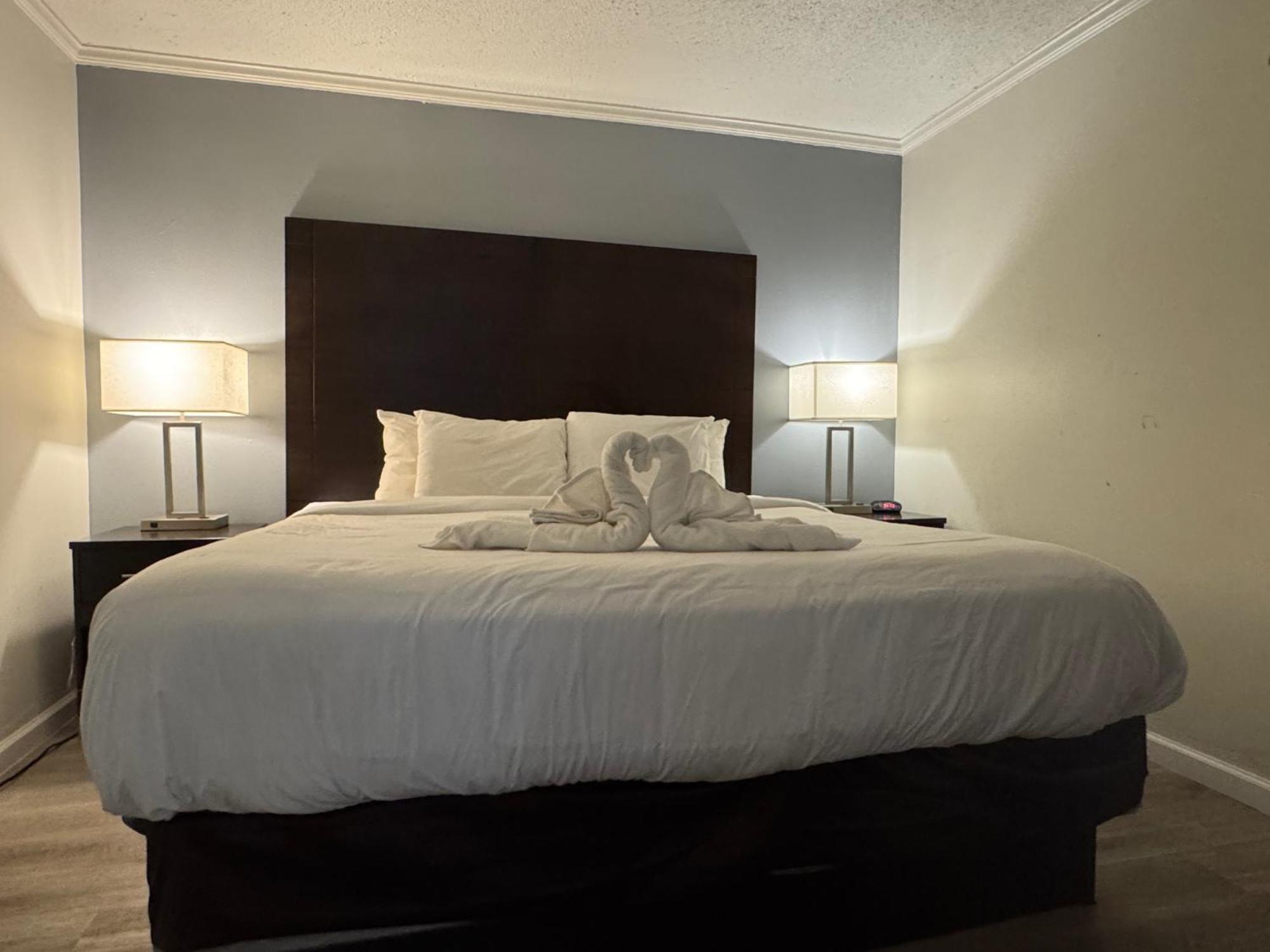 Clarion Inn & Suites Dothan South Bagian luar foto