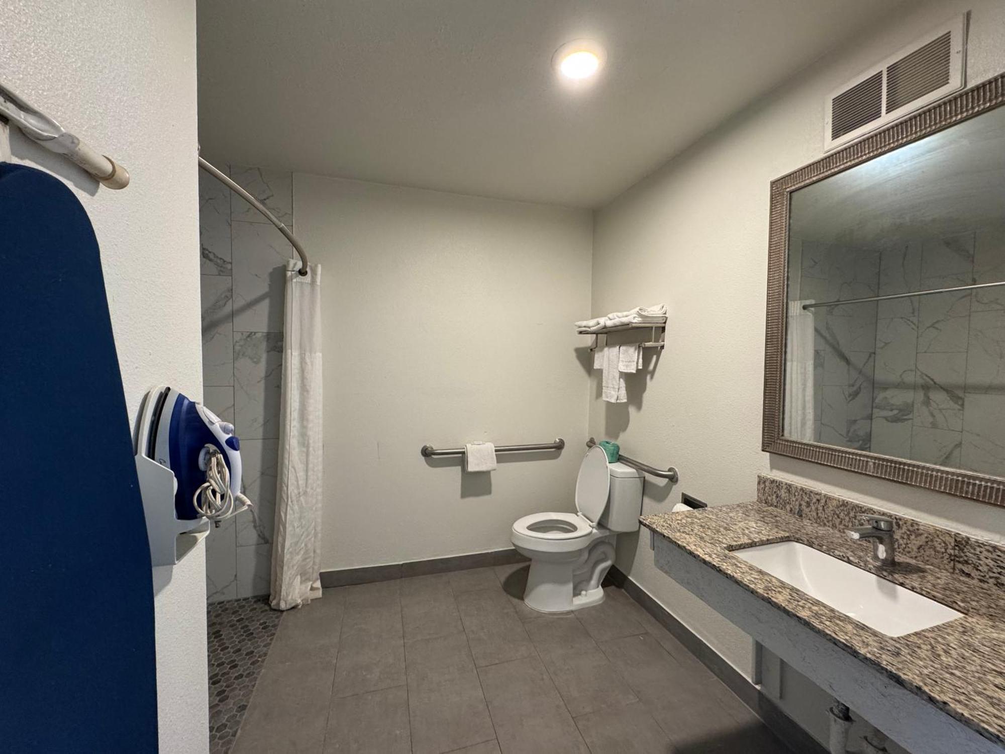 Clarion Inn & Suites Dothan South Bagian luar foto
