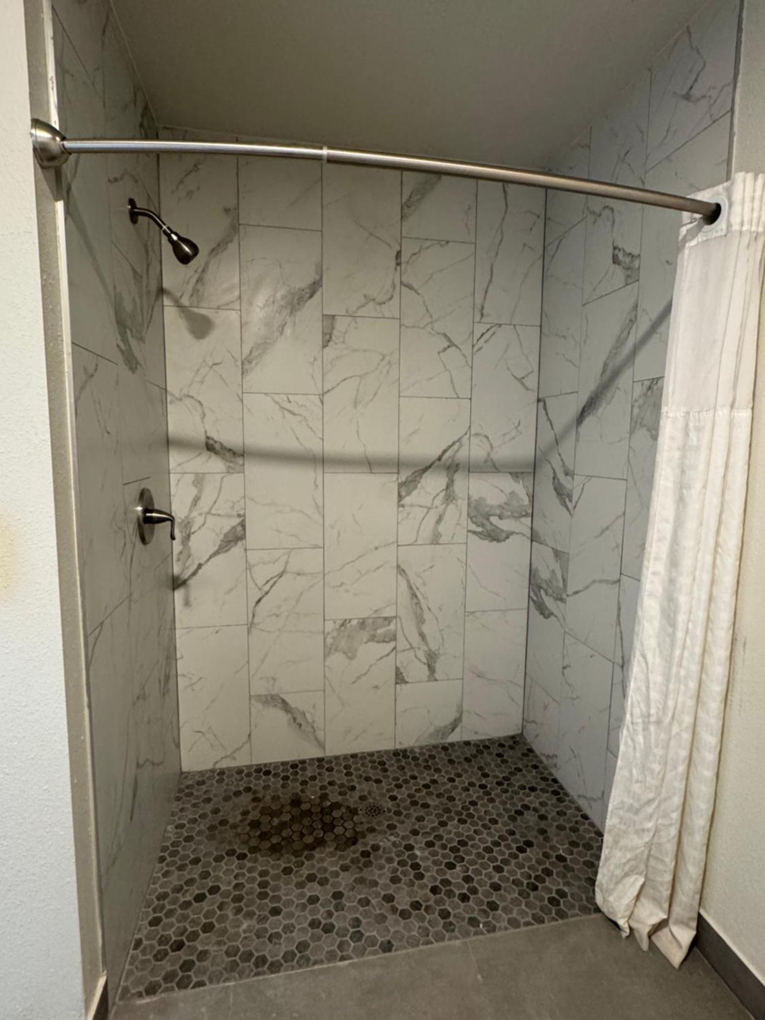Clarion Inn & Suites Dothan South Bagian luar foto