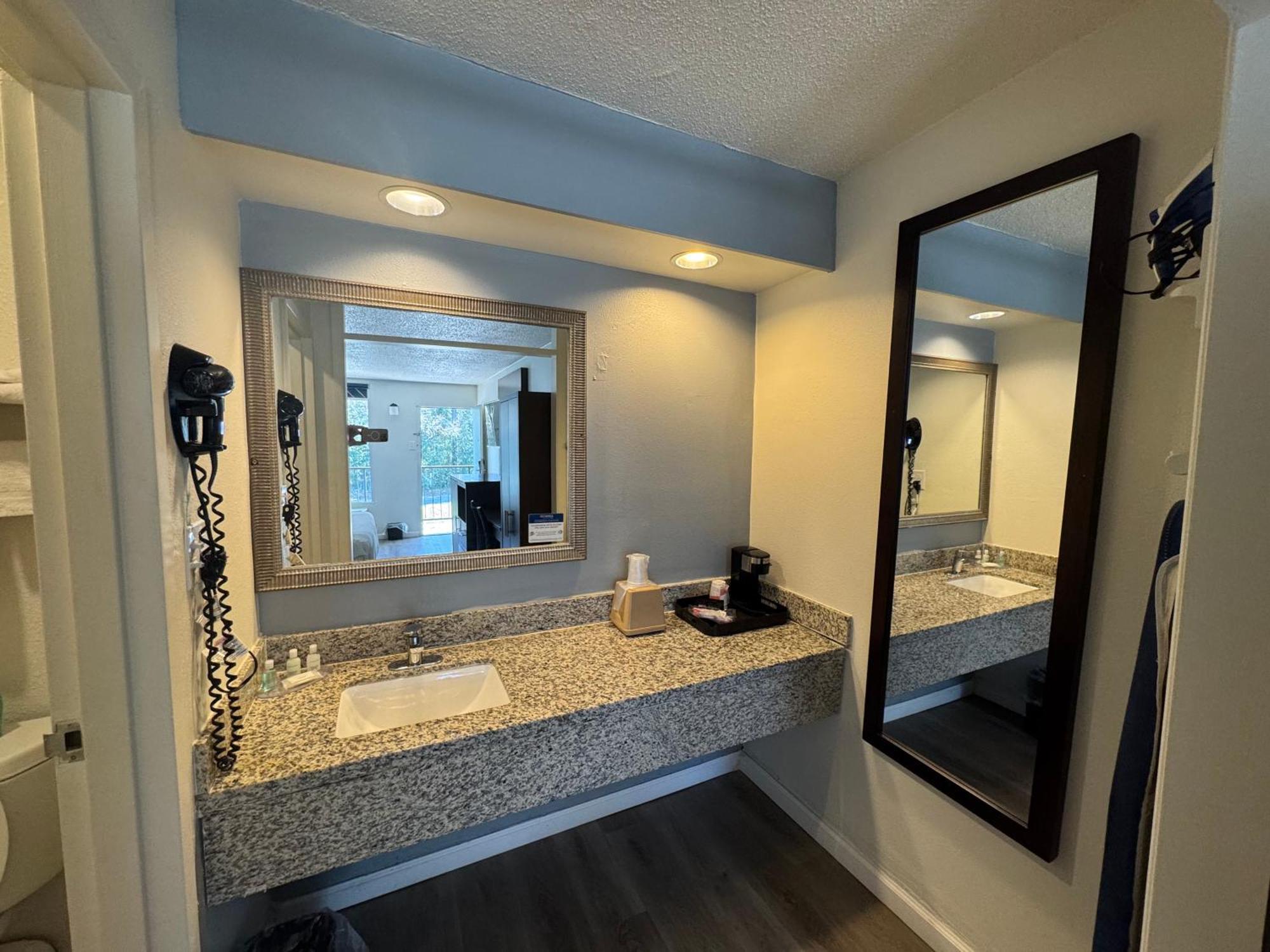Clarion Inn & Suites Dothan South Bagian luar foto