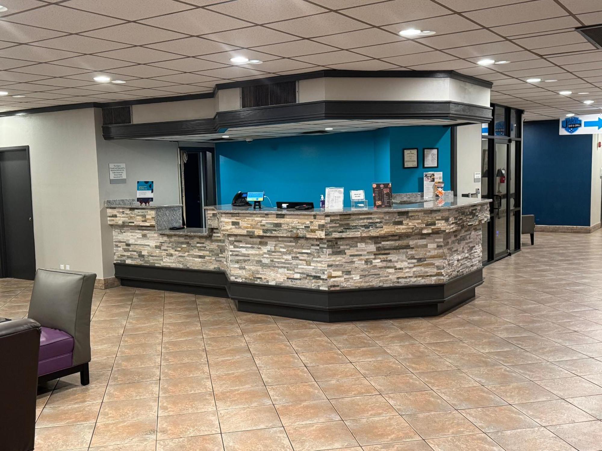 Clarion Inn & Suites Dothan South Bagian luar foto