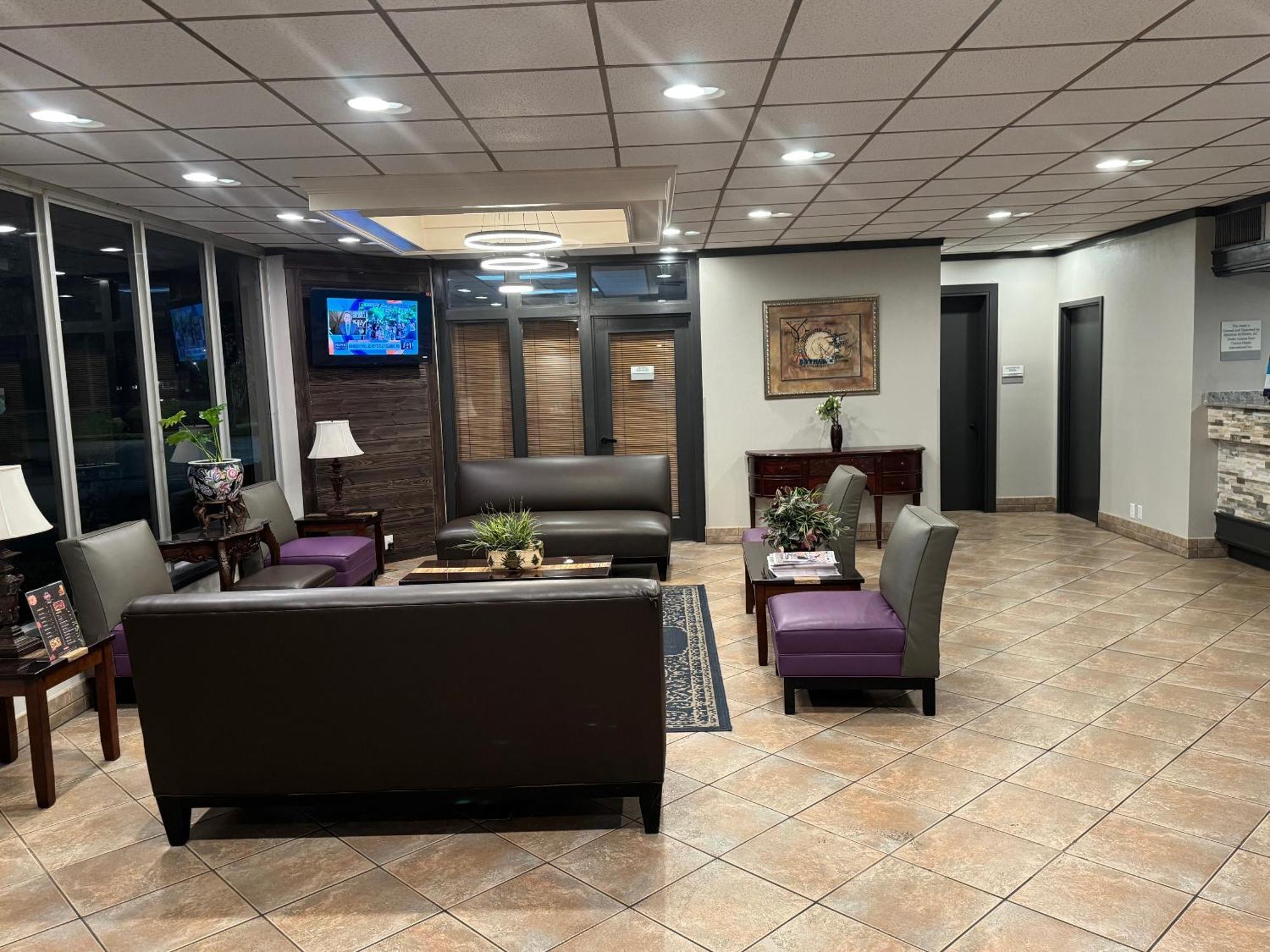 Clarion Inn & Suites Dothan South Bagian luar foto